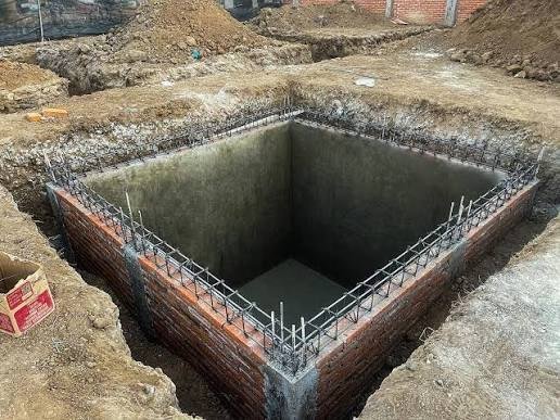 Cisterna en excavación, muros de tabique y acero de refuerzo