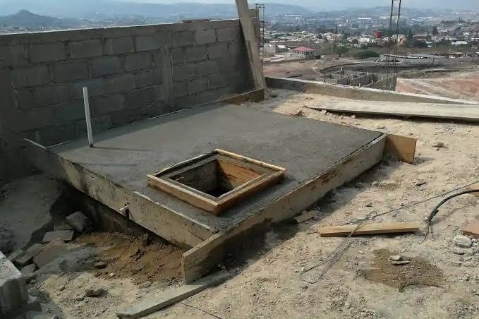 Losa de cisterna colada, con registro