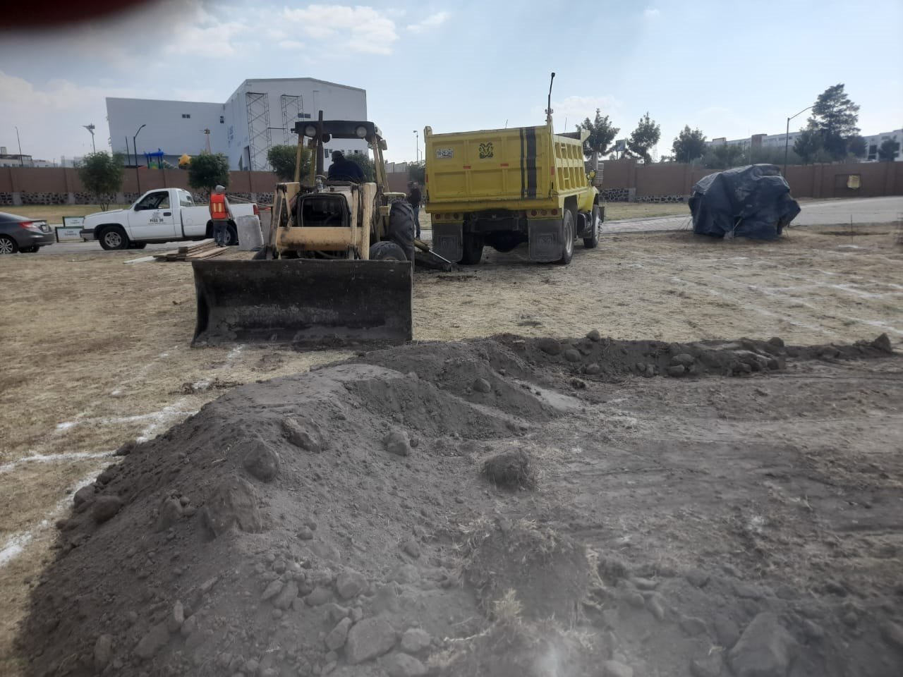 Trazo y preliminares, maquinaria en obra