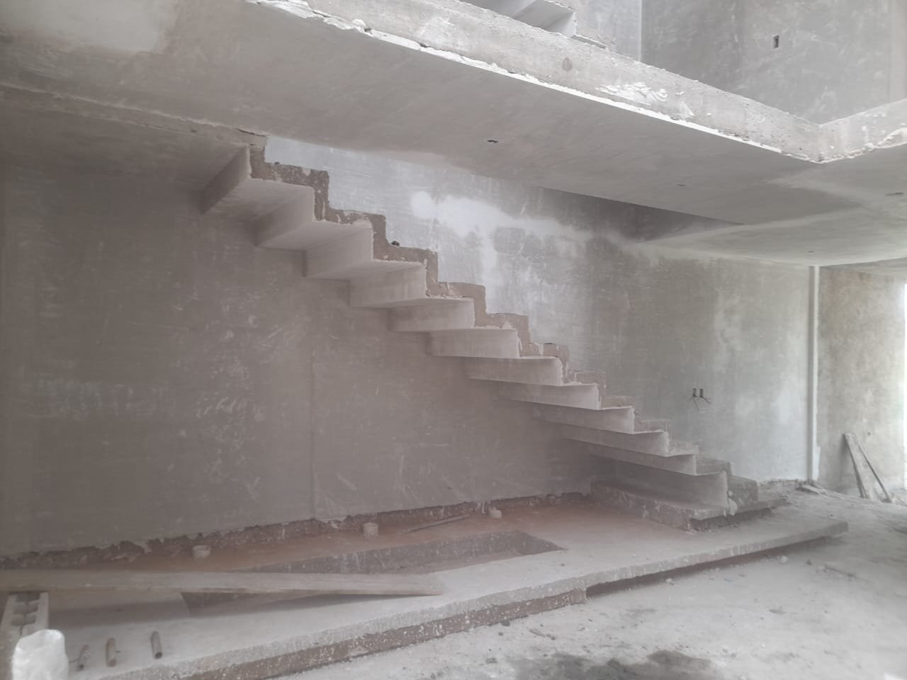 Escalera de concreto en obra