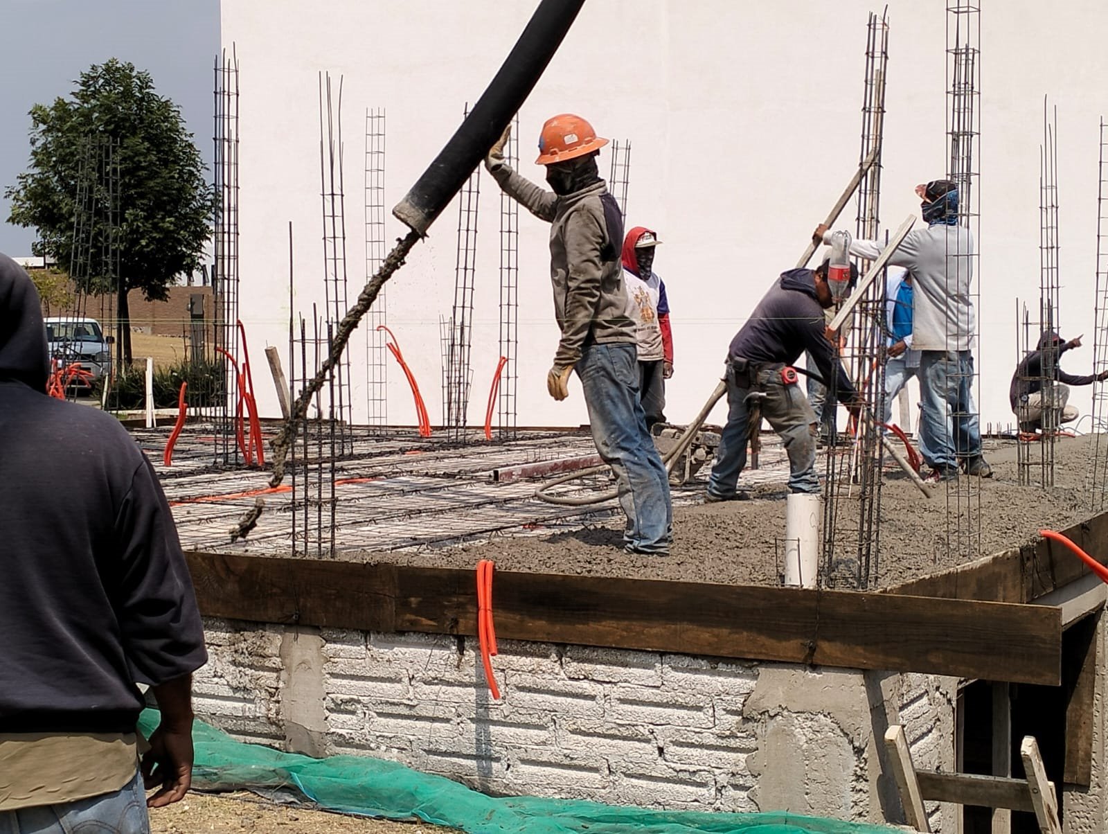 Colado de losa, cuadrilla en obra