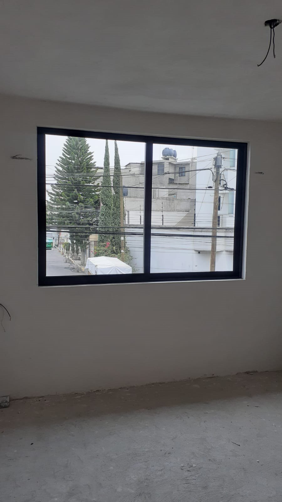 Ventana de aluminio negro