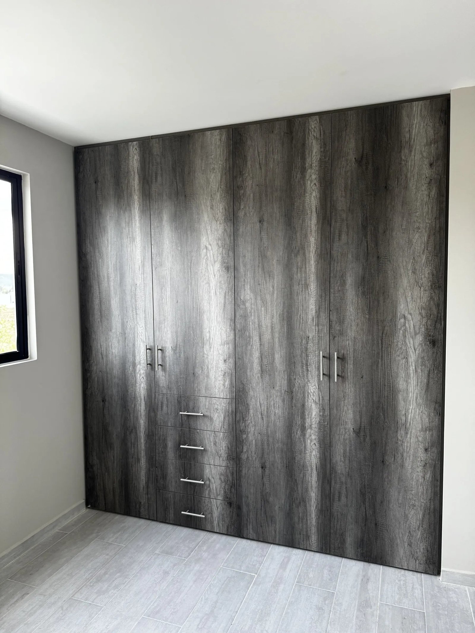 Clóset en melamina, veta clara