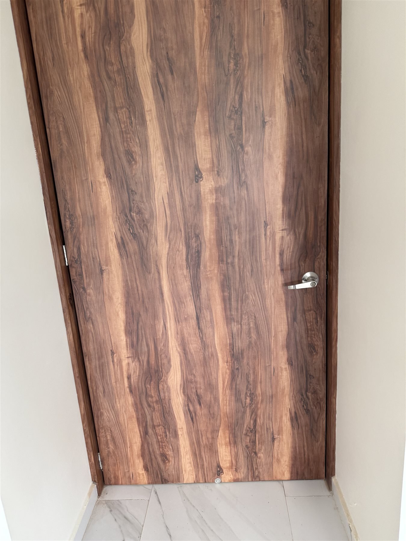 Puerta interior en madera