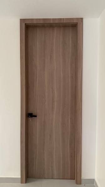 Puerta interior en madera