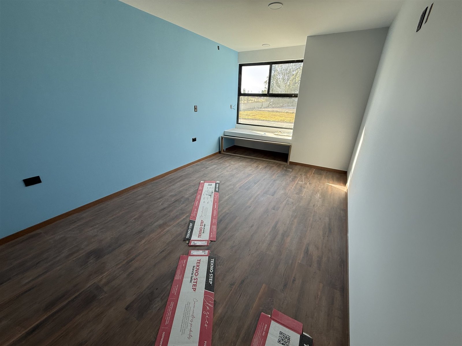 Recámara con piso laminado