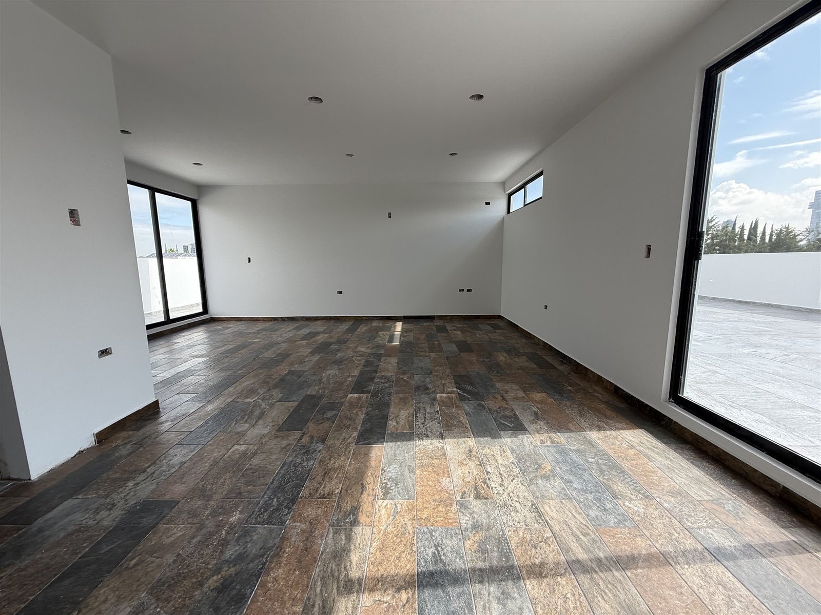 Sala con piso laminado